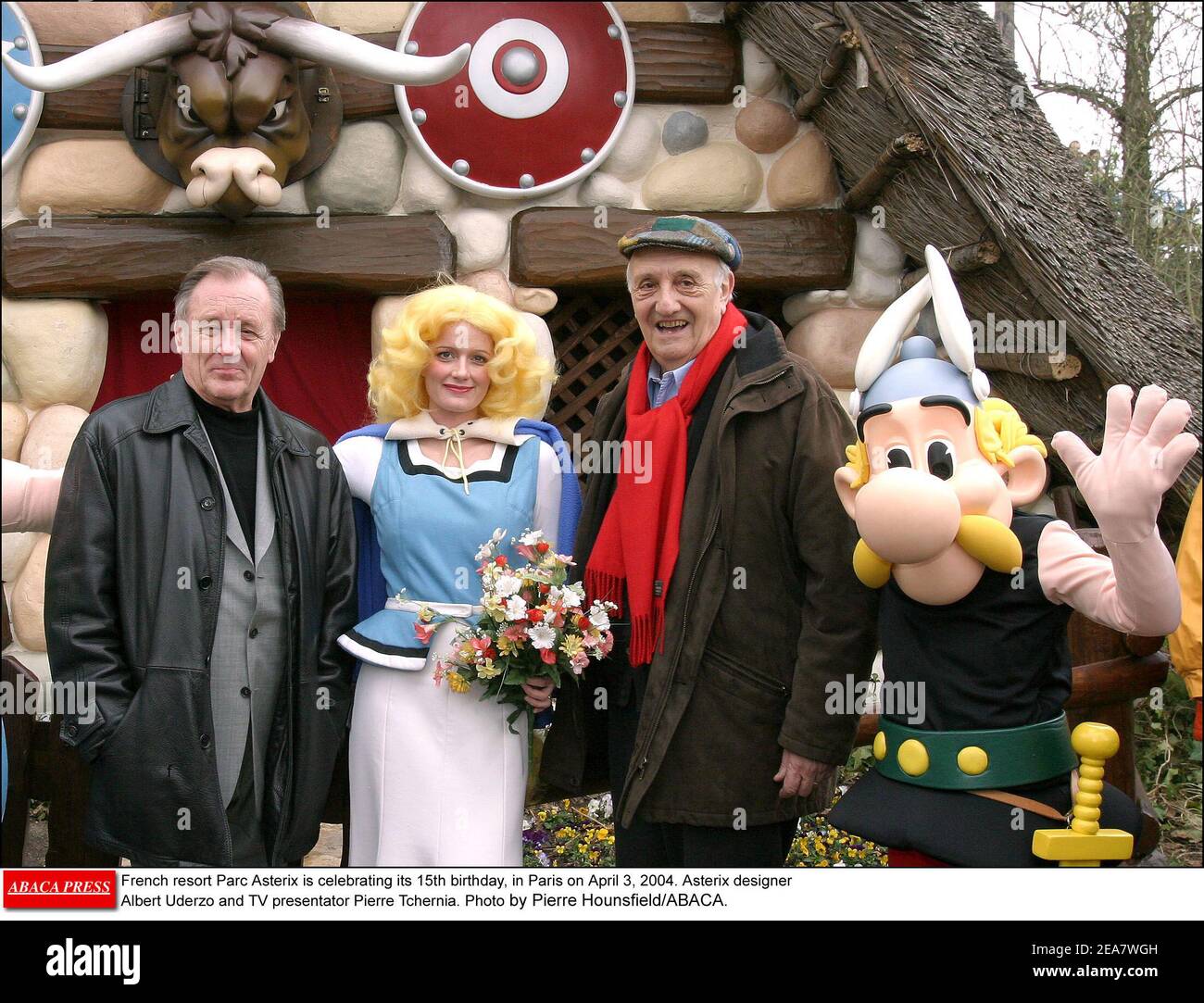 La Station Francaise Parc Asterix Celebre Son 15e Anniversaire A Paris Le 3 Avril 04 Photo De Pierre Hounsfield Abaca Photo Albert Uderzo Designer Asterix Et Pierre Tchernia Presentatrice Tv Photo Stock Alamy