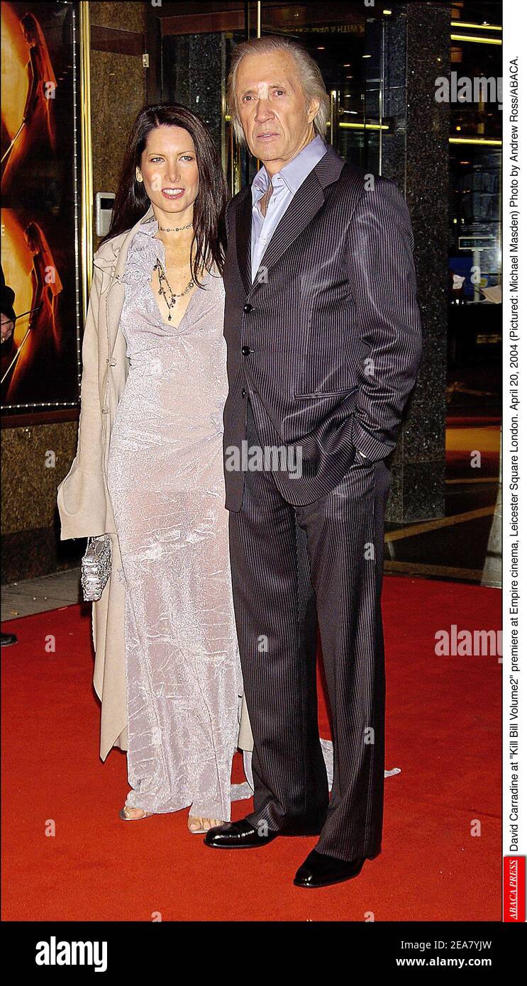 David Carradine et Annie Bierman à Kill Bill Volume2 première au cinéma Empire, Leicester Square Londres. 20 avril 2004 (photo : Michael Masden) photo d'Andrew Ross/ABACA. Banque D'Images