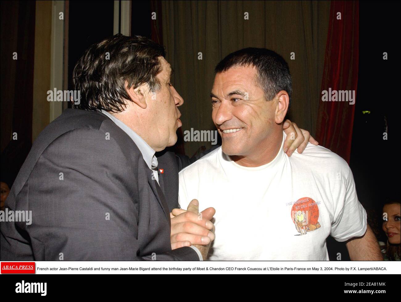 L'acteur français Jean-Pierre Cataldi et l'homme drôle Jean-Marie Bigard  assistent à la fête d'anniversaire de Franck Couecou, PDG de Moet &  Chandon, à l'Etoile à Paris-France le 3 mai 2004. Photo de