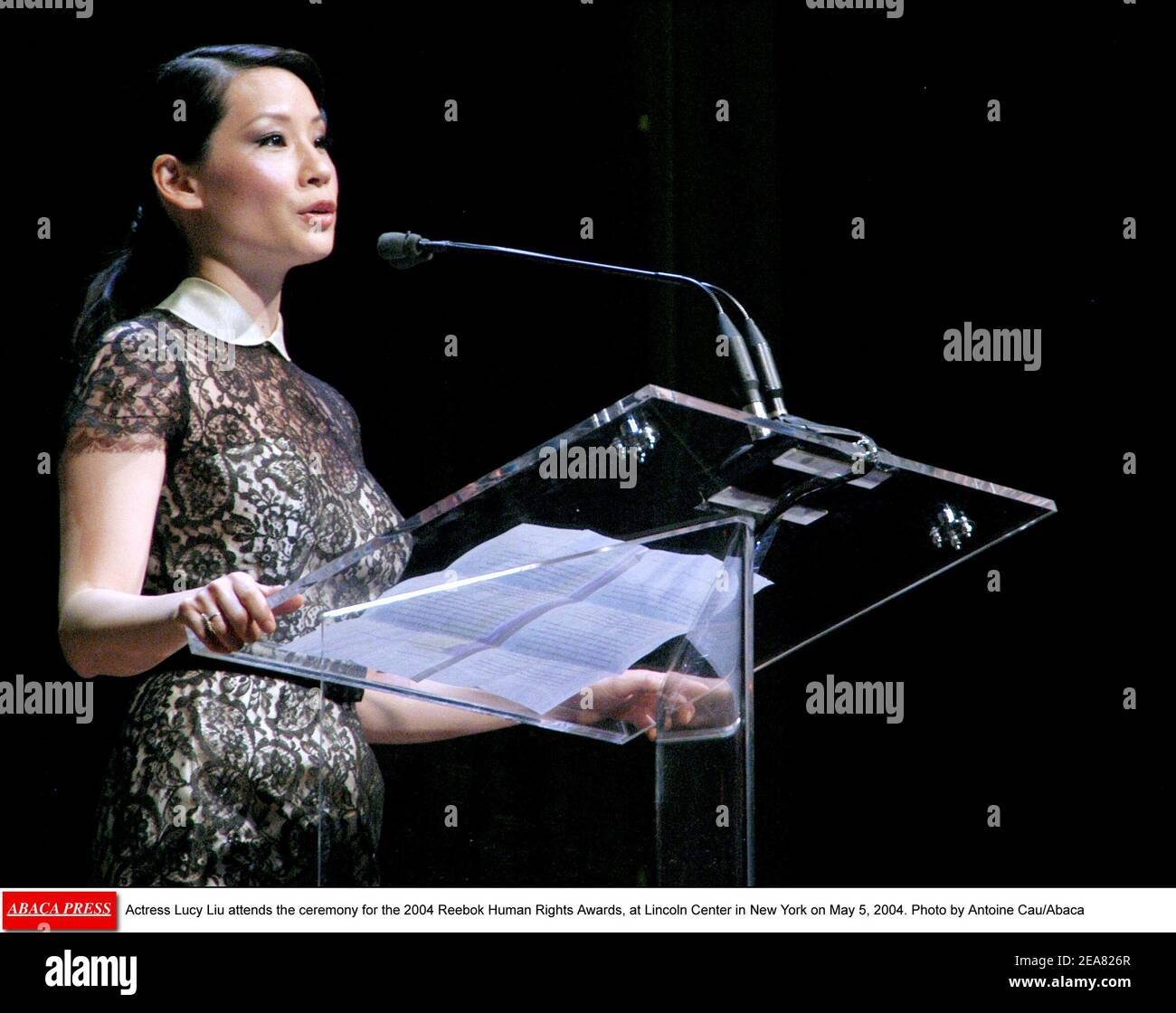 L'actrice Lucy Liu assiste à la cérémonie des Reebok Human Rights Awards 2004, au Lincoln Center de New York, le 5 mai 2004. Photo par Antoine Cau/Abaca Banque D'Images