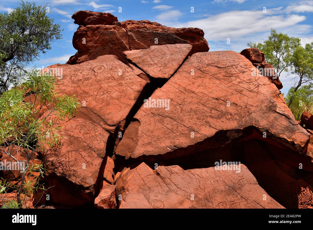 Australien, prähistorische Felssgraburen der Aborigenes in Ewaninga nahe Alice Springs in Nordastralien Australie, territoire du Nord, public Ewaninga conservation R Banque D'Images