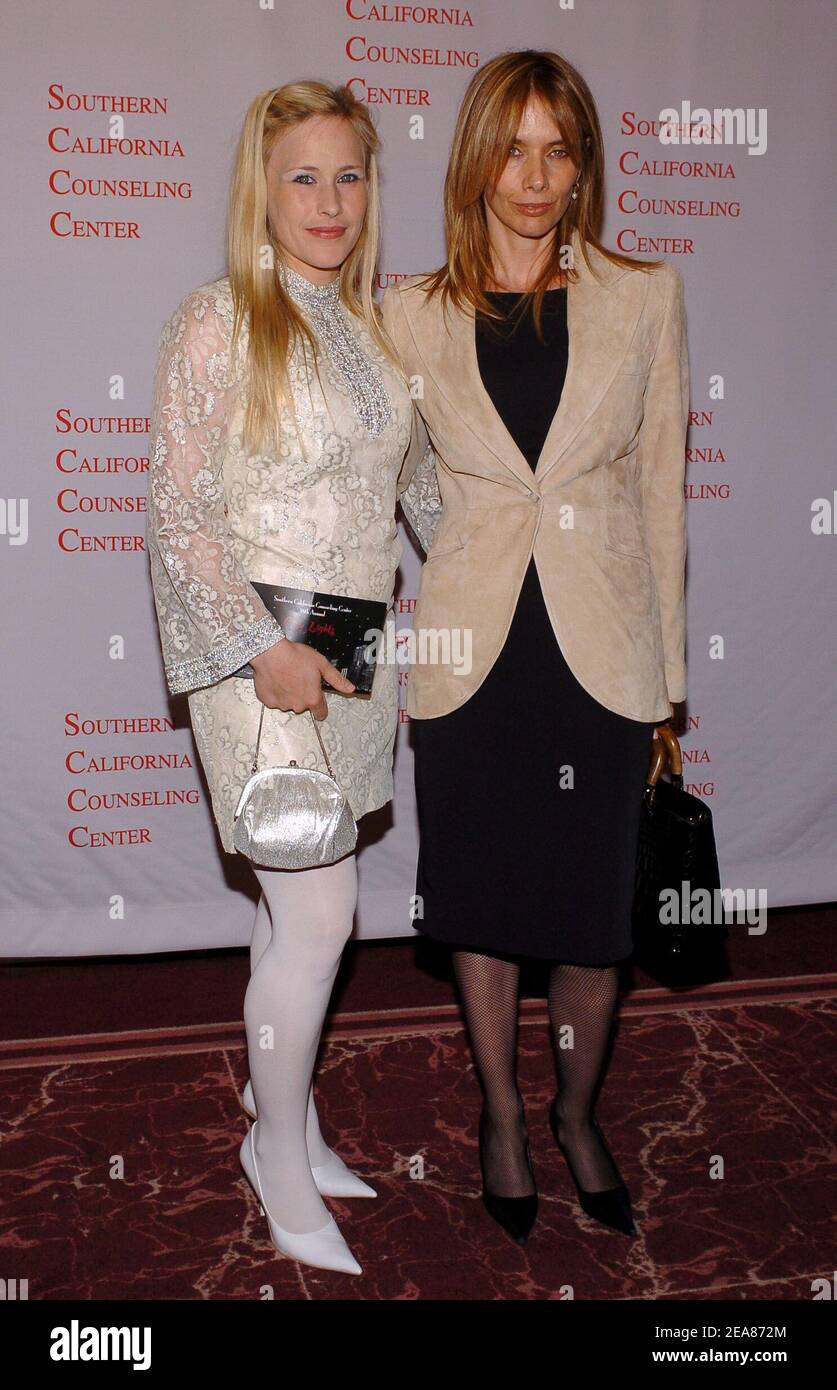 Patricia et Rosanna Arquette posent pour une photo car ils doivent être honorés avec le 1er Prix Mardi Arquette Spirit annuel lors du 38e Gala City Lights annuel du Southern California counseling Center, tenu au Beverly Hilton à Los Angeles, le jeudi 20 mai 2004. Photo de Nicolas Khayat/ABACA. Banque D'Images