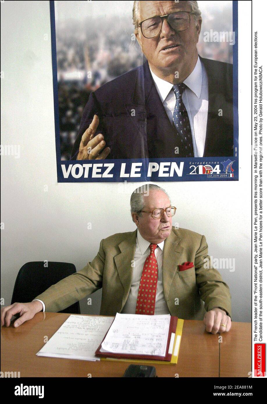 Le leader français du Front National, Jean Marie le Pen, présente ce matin  à Marseille-France le 23 mai 2004 son programme pour les élections  européennes. Candidat du district sud-est, Jean Marie le