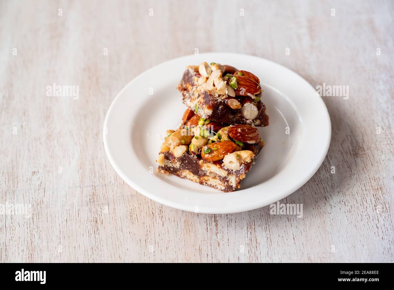 Bonbons Arabes Remplis De Pistache Et D Amande Photo Stock Alamy