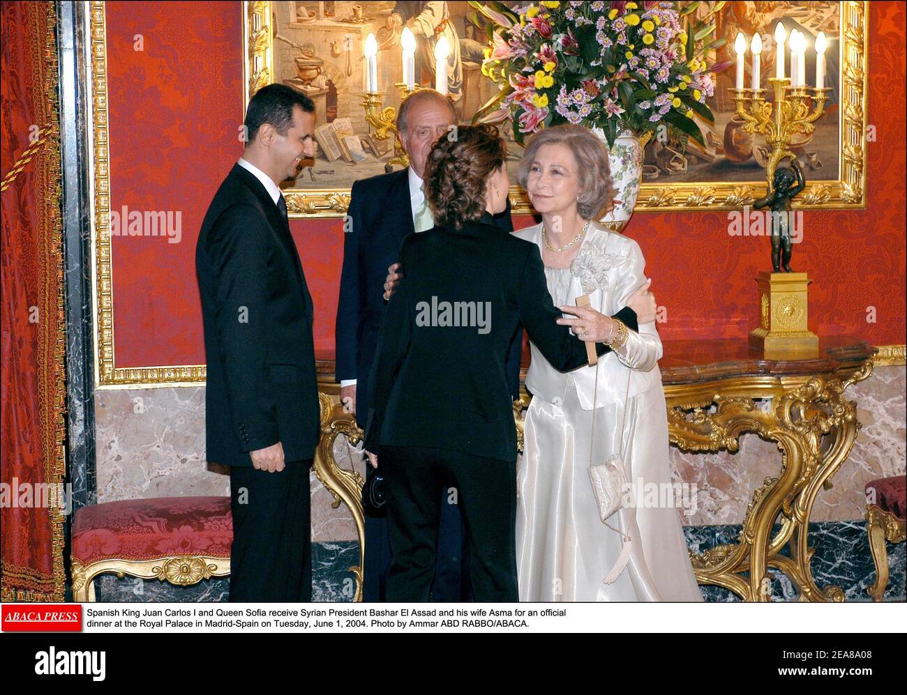 Le roi d'Espagne Juan Carlos I et la reine Sofia reçoivent le président syrien Bachar Al Assad et sa femme Asma pour un dîner officiel au Palais Royal de Madrid-Espagne le mardi 1er juin 2004. Photo par Ammar ABD RABBO/ABACA. Banque D'Images