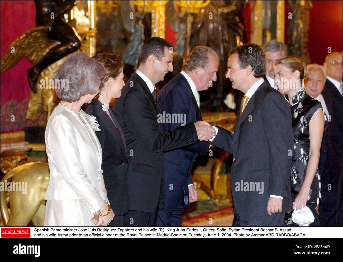 Le Premier ministre espagnol José Luis Rodriguez Zapatero et son épouse (R), le roi Juan Carlos I, la reine Sofia, le président syrien Bachar Al Assad et sa femme Asma avant un dîner officiel au Palais Royal de Madrid-Espagne le mardi 1er juin 2004. Photo par Ammar ABD RABBO/ABACA. Banque D'Images