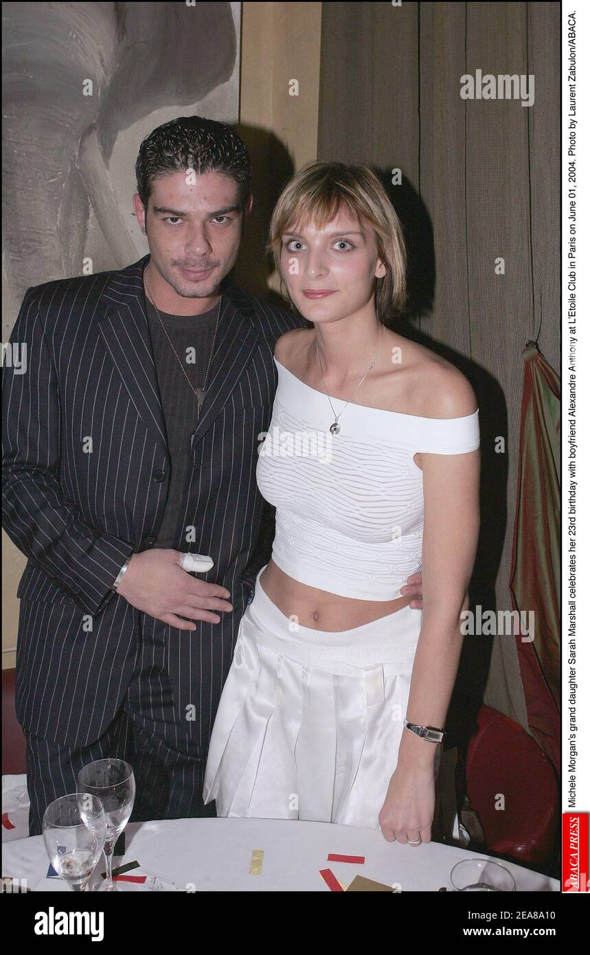 Qui Est Le Compagnon De Sarah Marshall Sarah Marshall, petite fille de Michele Morgan, célèbre son 23e  anniversaire avec son ami Alexandre Anthony au Club de l'Etoile à Paris le  01 juin 2004. Photo de Laurent Zabulon/ABACA Photo Stock -