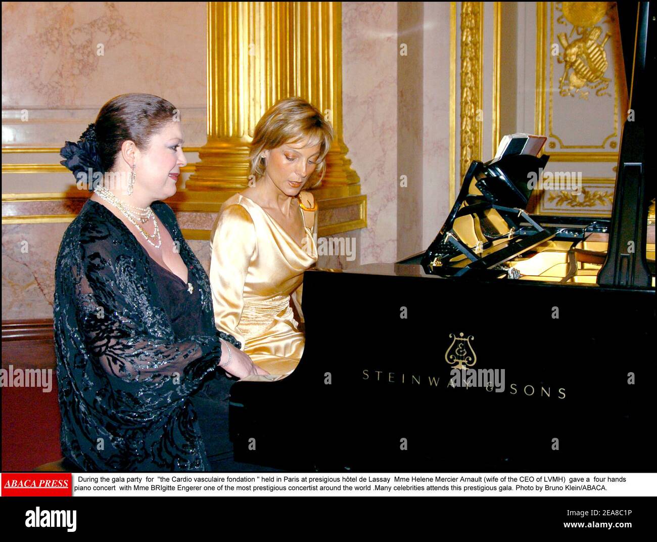 Lors du gala de la fondation Cardio vasculaire qui s'est tenu à Paris au Pressigous h™tel de Lassay Mme Helene Mercier Arnault (épouse du PDG de LVMH) A donné un concert de piano à quatre mains avec Mme Brigitte Engerer l'un des concertistes les plus prestigieux du monde. De nombreuses célébrités assistent à ce prestigieux gala. Photo de Bruno Klein/ABACA. Banque D'Images