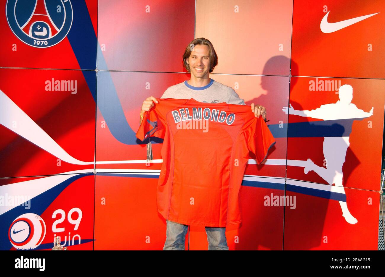 Paul Belmondo, patron de l'équipe de course française, a été photographié  lors de la fête pour la présentation du nouveau maillot de l'équipe de  football PSG fabriqué par le sponsor Nike au