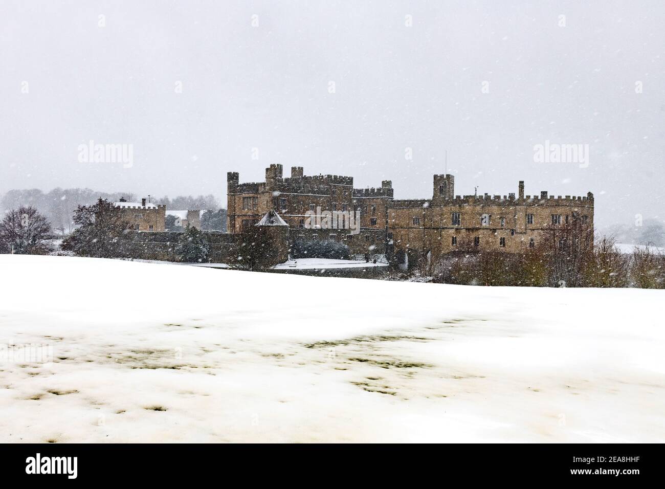 Château de Leeds Kent dans la tempête de neige Banque D'Images