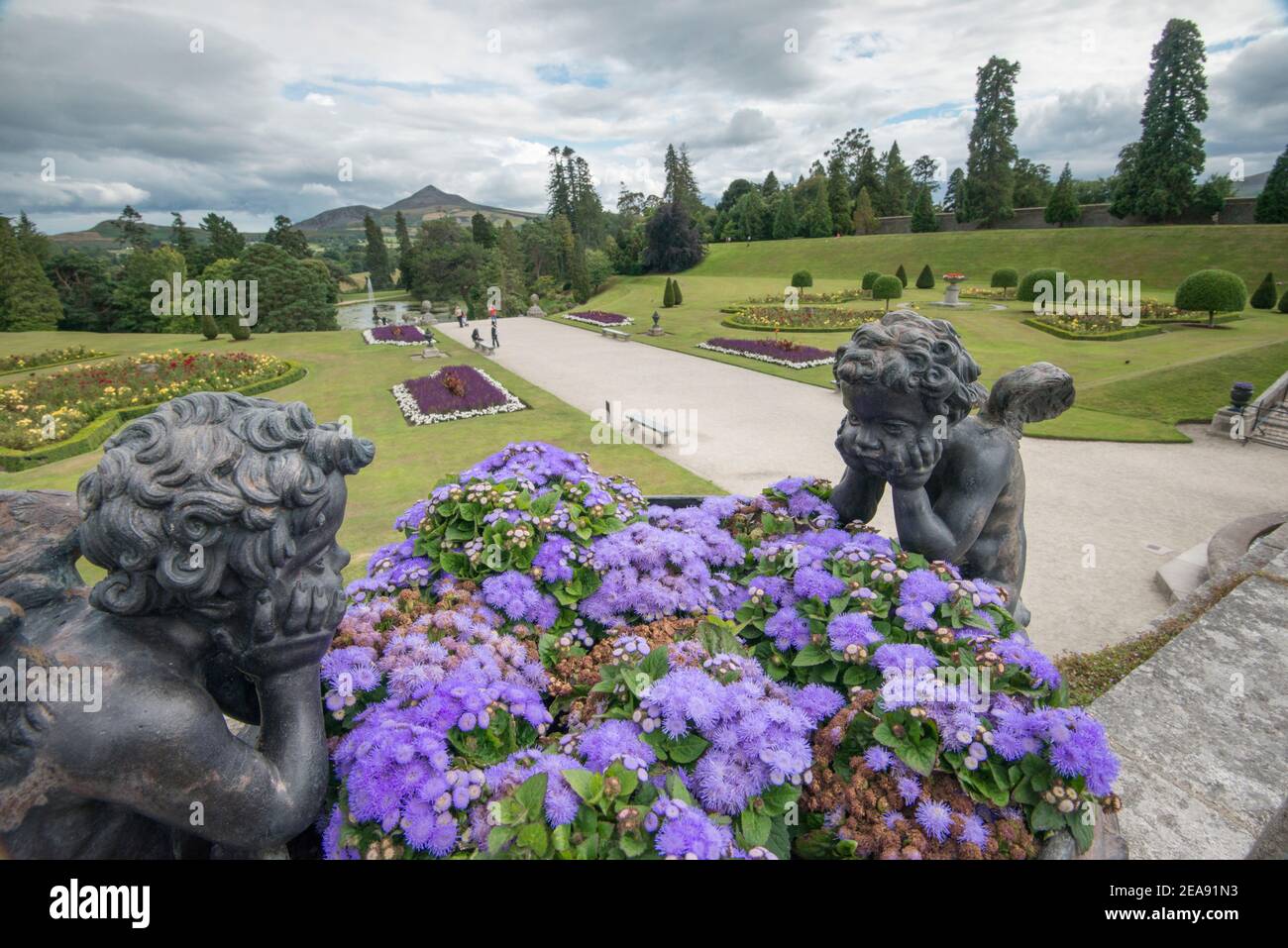 Domaine et jardins de Powerscourt, une attraction touristique populaire à Enniskerry, comté de Wicklow, Irlande. Banque D'Images