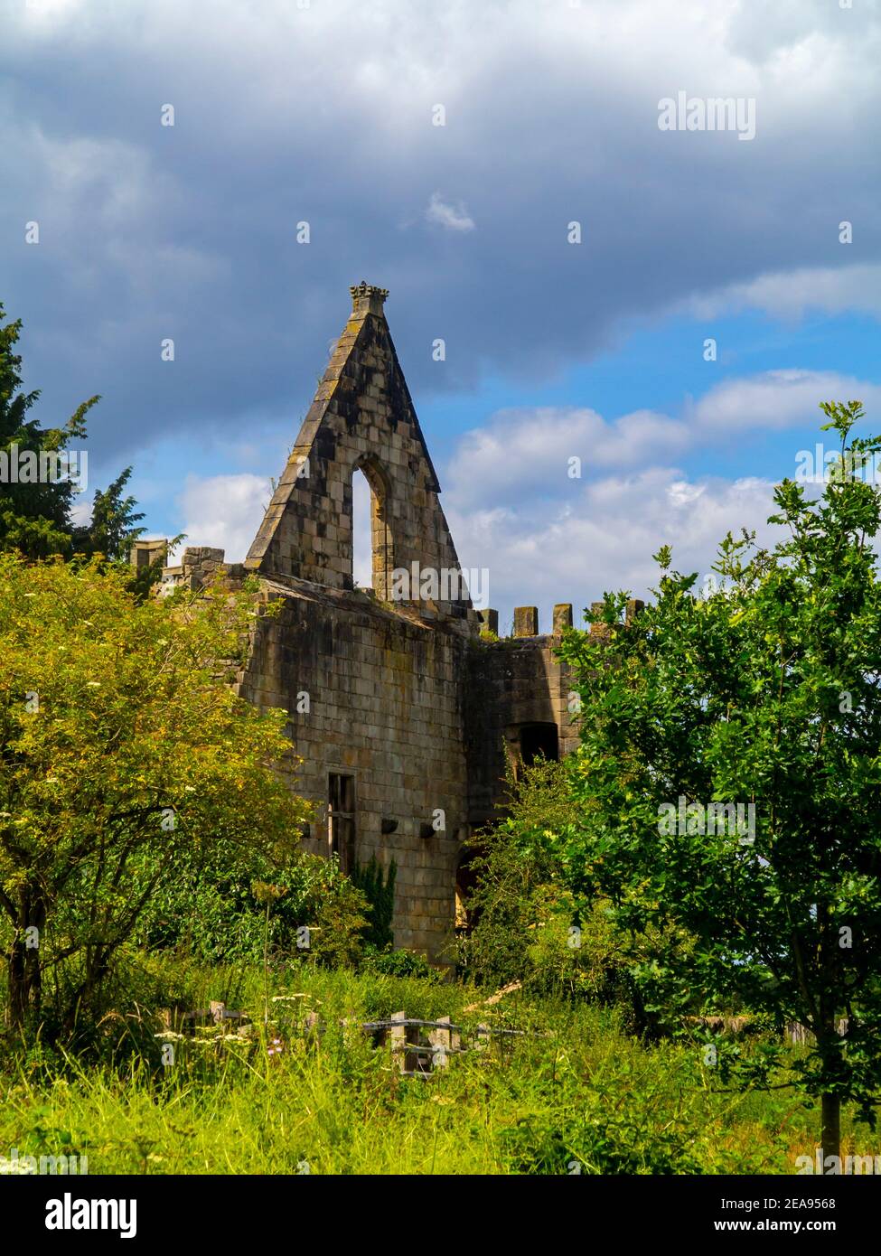 Ruines de Wingfield Manor House près d'Alfreton Derbyshire Angleterre construit en 1440 et laissé déserté depuis les années 1770 il Une fois, Mary Queen of Scots a été installée Banque D'Images