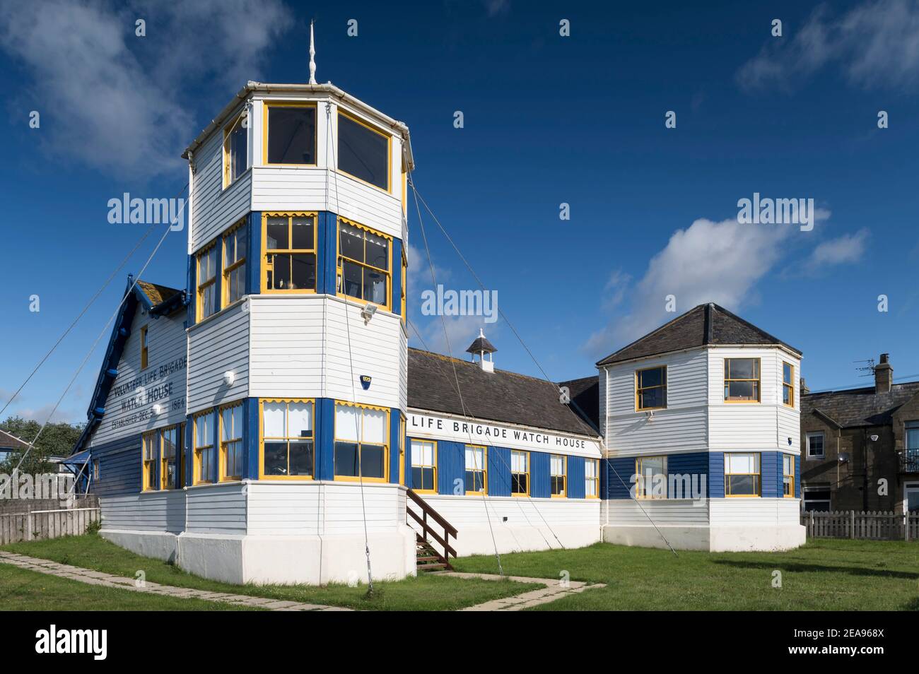 Le Volunteer Life Brigade Watch House sur le promontoire au-dessus de l'embouchure de la rivière Tyne, Tynemouth, Tyne et Wear, Angleterre Banque D'Images