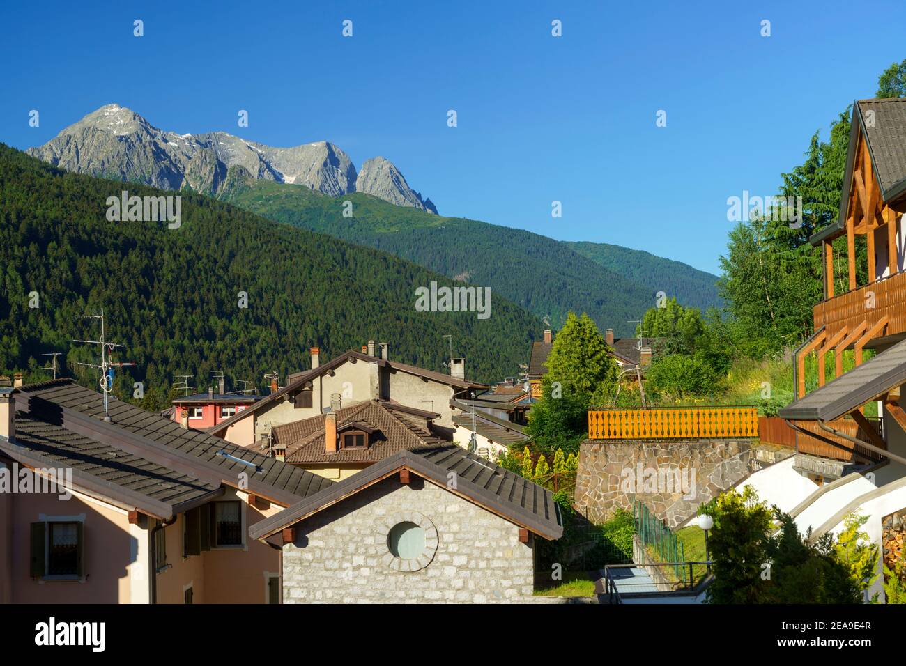 Ponte di Legno, province de Brescia, Lombardie, Italie. Vieille ville dans la vallée de la Camonica Banque D'Images