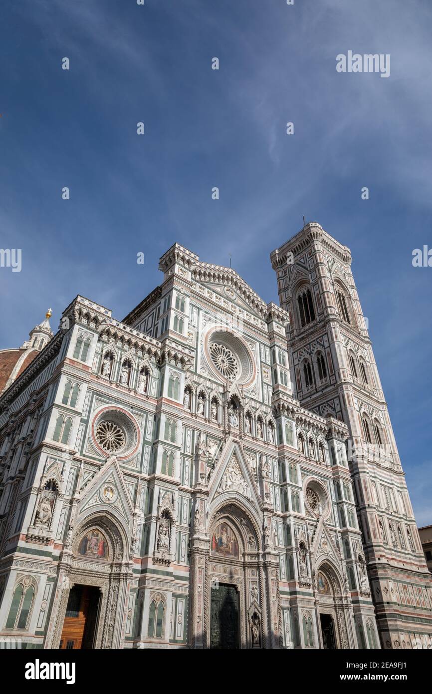Florence, Italie - 24 juin 2018 : vue panoramique de Cattedrale di Santa Maria del Fiore (Cathédrale de Sainte Marie de la fleur) et le campanile de Giotto. Banque D'Images