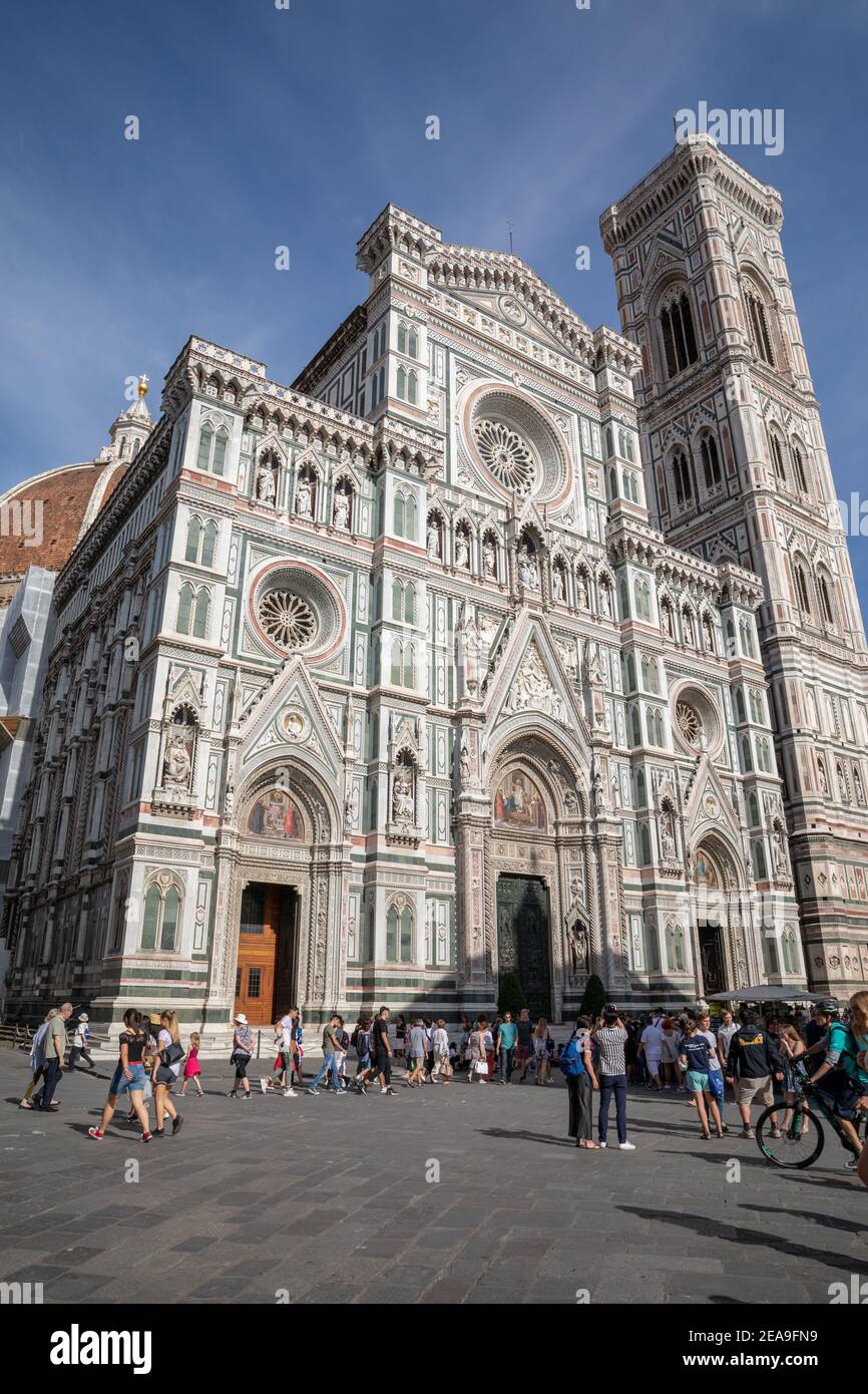 Florence, Italie - 24 juin 2018 : vue panoramique de Cattedrale di Santa Maria del Fiore (Cathédrale de Sainte Marie de la fleur) et le campanile de Giotto. Banque D'Images