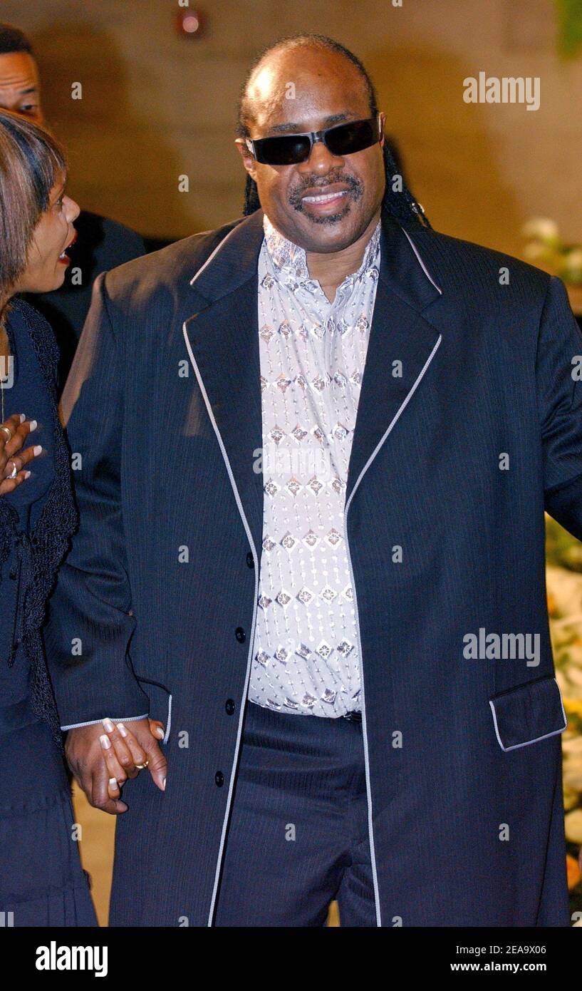 Stevie Wonder au Funeral of Music Legend Luther Vandross à New York, NY, le 8 juillet 2005. Les services ont eu lieu à Harlem, à l'église Riverside. Le chanteur est décédé à l'âge de 54 ans, le 1er juillet 2005. Photo de Nicolas Khayat/ABACAPRESS.COM Banque D'Images