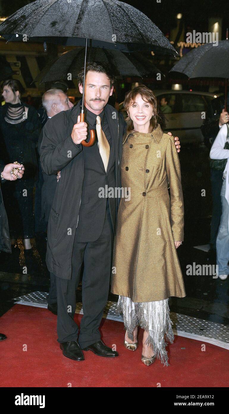 Les acteurs français Victoria Abril et Sagamore Stevenin assistent aux prix du cinéma NRJ qui se sont tenus au Grand Rex à Paris, en France, le 30 septembre 2005. Photo de Laurent Zabulon/ABACAPRESS.COM Banque D'Images