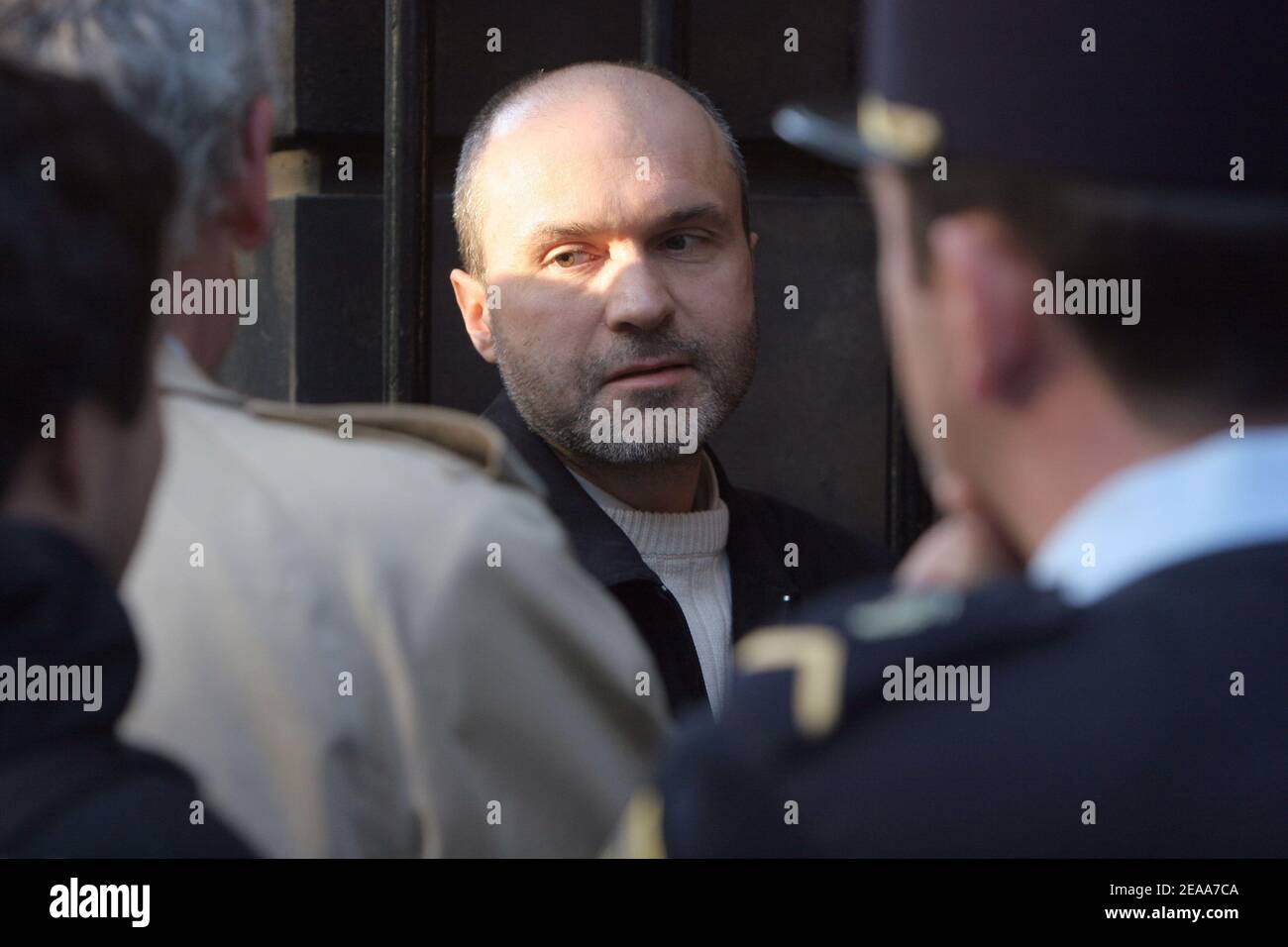 Alain Marecaux arrive devant les tribunaux de Paris pour l'audition de l'appel dans une affaire de prostitution des enfants le 3 novembre 2005, à Paris, France. Le procès d'un réseau de prostitution à Outreau, dans le nord de la France, a provoqué un déracinement l'année dernière lorsqu'un tribunal a condamné 10 des 17 accusés même si le principal accusateur avait retiré ses accusations contre la plupart d'entre eux. L'ouverture de l'essai a été reportée au lundi 7 novembre 2005 car Thierry Dausque est hospitalisé. Photo de Mousse/ABACAPRESS.COM Banque D'Images