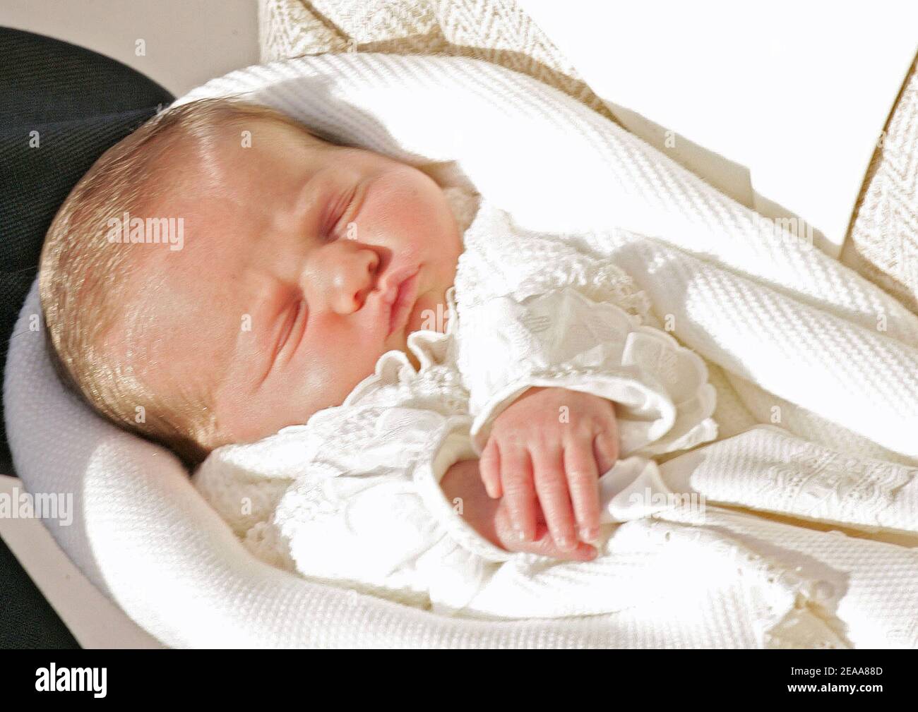 La princesse Letizia et le prince Felipe quittent la clinique internationale Ruber à Madrid, en Espagne, avec leur jeune fille Leonor le 7 novembre 2005.ÀLetizia a donné naissance à Leonor le lundi 31 octobre par Cesarean, trois semaines avant sa date d'échéance prévue. Photo de Bernard-Zabulon/ABACAPRESS.COM Banque D'Images