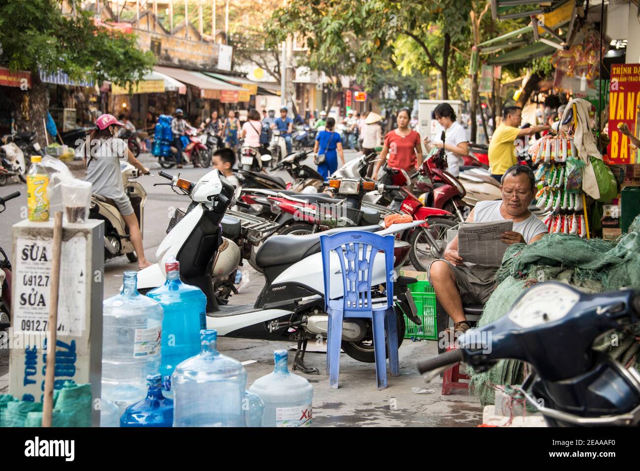 Vue sur la rue typique, Hanoï, Vietnam Banque D'Images