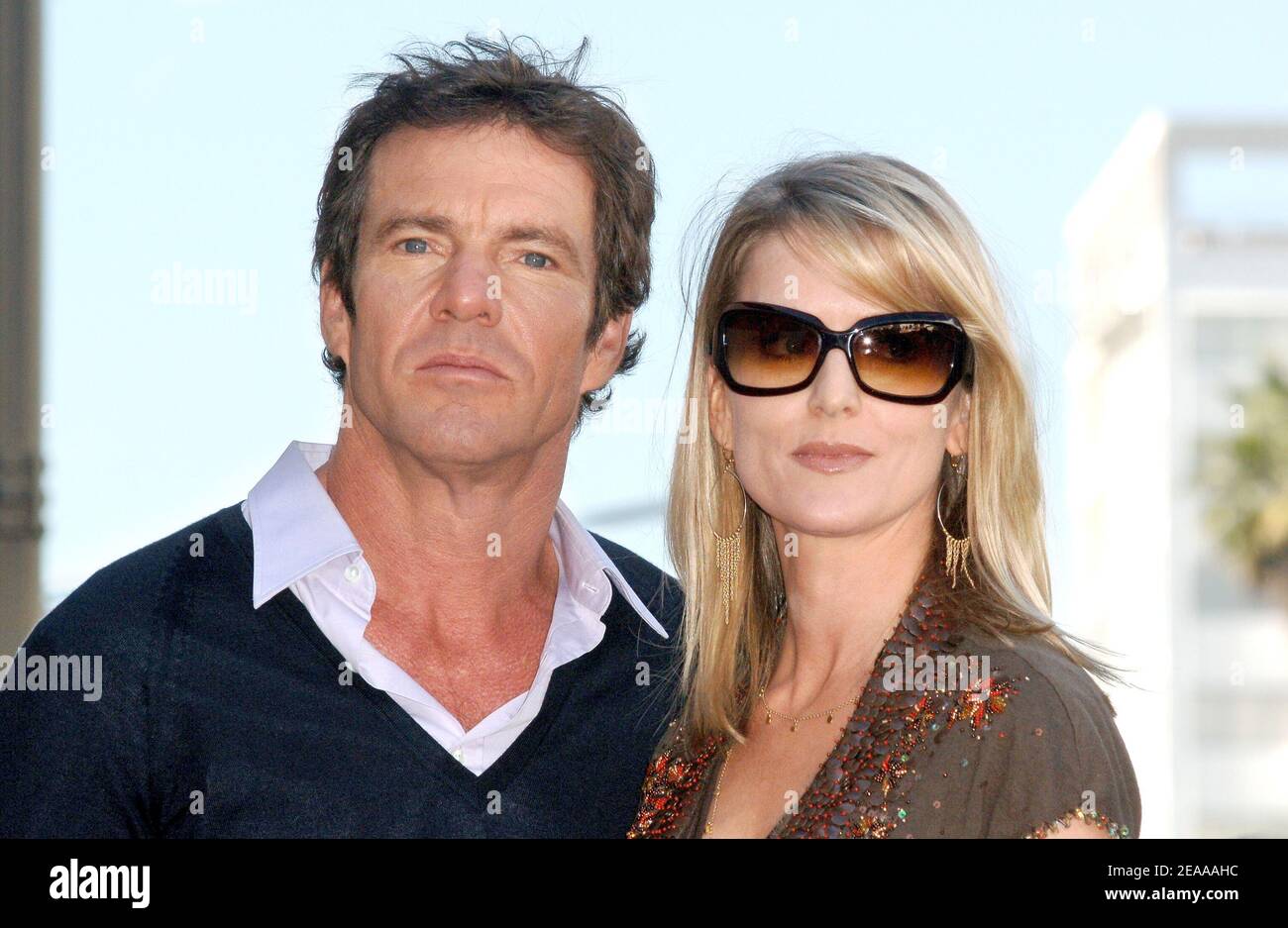 L'acteur Dennis Quaid est honoré de la 2295ème étoile sur le Hollywood Walk of Fame en face de l'hôtel Roosevelt. Son épouse Kimberly Buffington assiste à la cérémonie. Los Angeles, le 16 novembre 2005. Photo de Lionel Hahn/ABACAPRESS.COM Banque D'Images