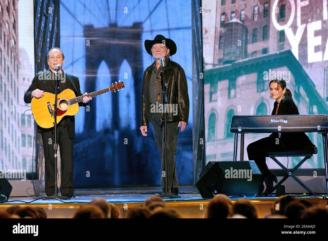 Paul Simon, Willie Nelson et Norah Jones se présentent lors du 39e Prix annuel de musique country, qui s'est tenu au Madison Square Garden à New York, le mercredi 15 novembre 2005. Photo de Nicolas Khayat/ABACAPRESS.COM Banque D'Images