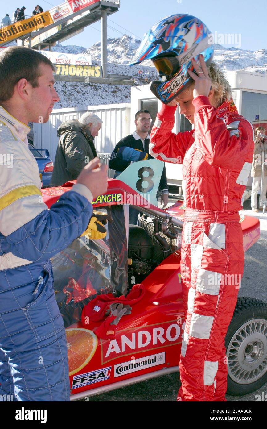 L'ancienne Miss France et Miss Europe Elodie Gossuin assiste à la conférence de presse du Trophée Andros à Val Thorens, Alpes françaises, le 19 novembre 2005. Photo de Gerald Holubowicz/ABACAPRESS.COM Banque D'Images