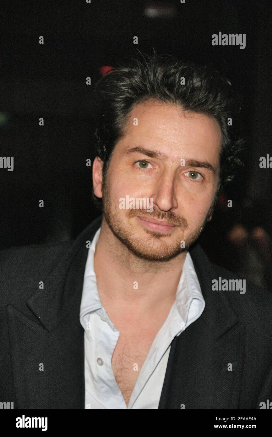 Edouard Baer arrive au 60ème anniversaire du magazine 'ELLE' au Théâtre Olympia de Paris, France, le 30 novembre 2005. Photo de Denis Guignebourg/ABACAPRESS.COM Banque D'Images