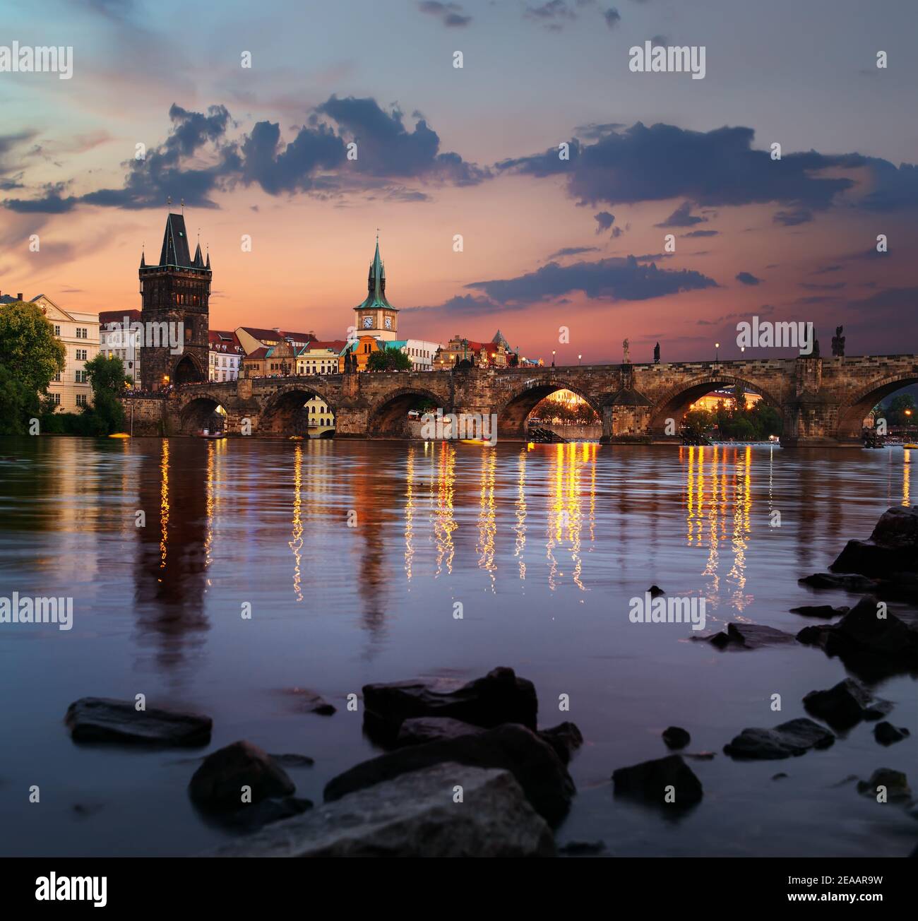 L'aube sur le Pont Charles et de la rivière Vltava à Prague Banque D'Images