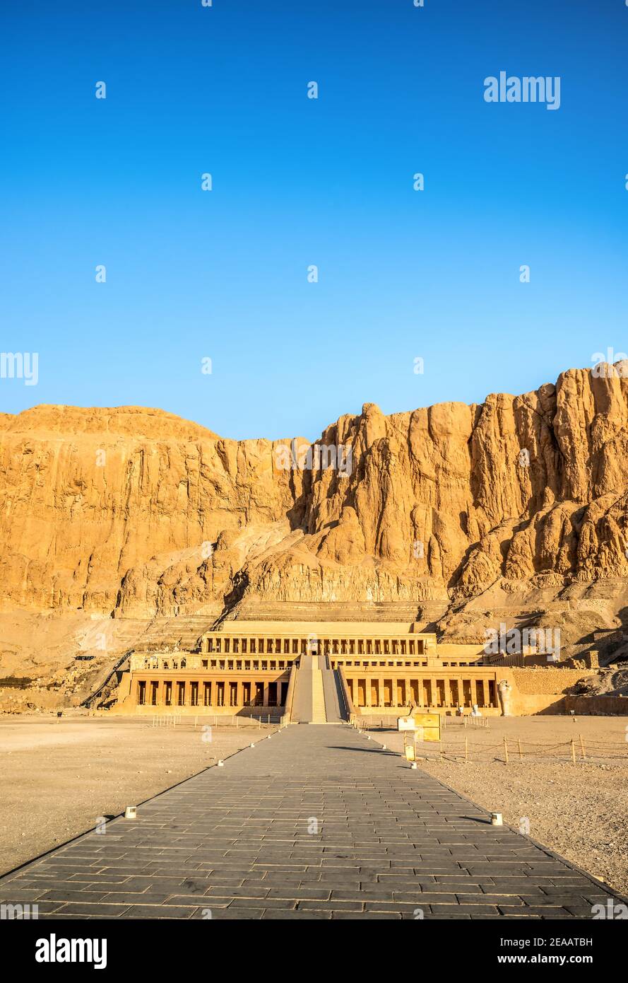 Temple de la reine Hatshepsout, vue sur le temple dans la roche en Egypte Banque D'Images