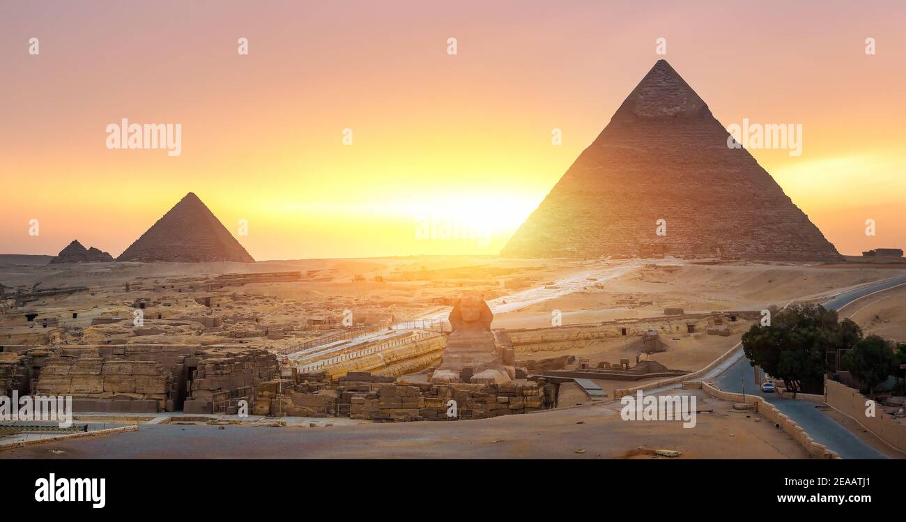 Célèbre Sphinx égyptien dans le désert du Caire Banque D'Images