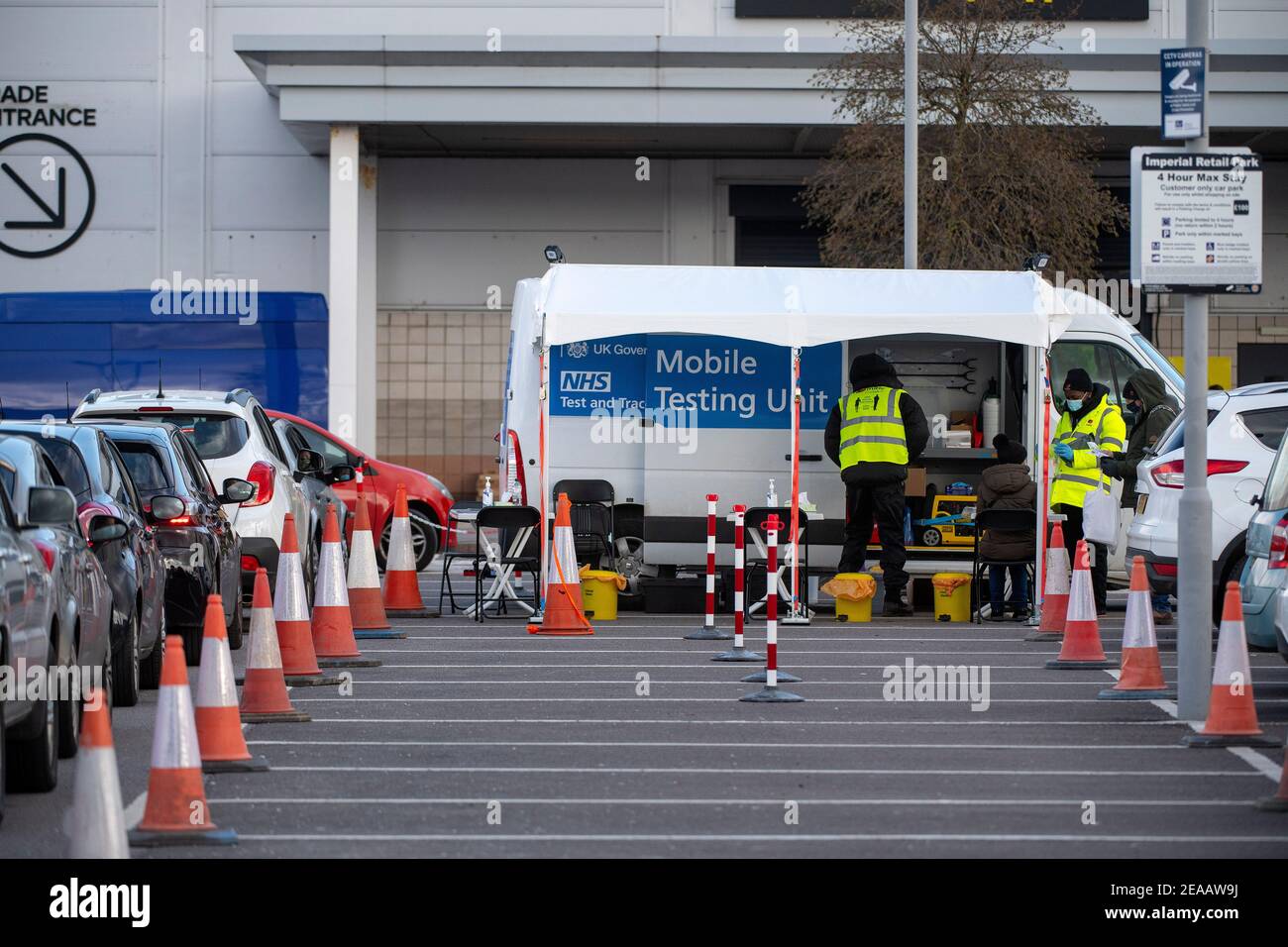 Un programme de tests de surtension dans plusieurs codes postaux de Bristol et South Gloucestershire pour essayer de retracer des cas d'une variante Covid-19 mutée. Banque D'Images