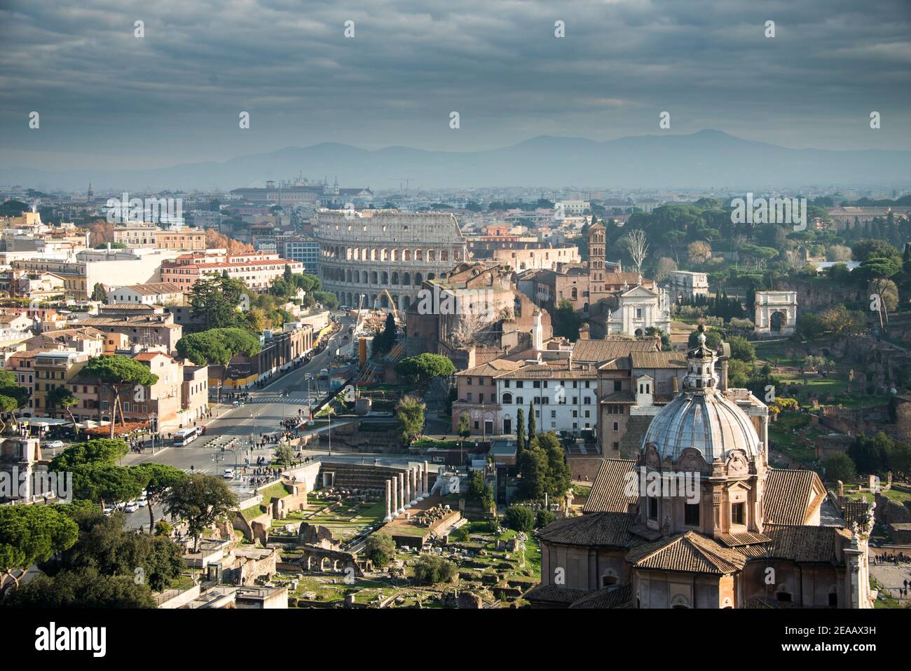 Vue sur la ville depuis la terrasse du Palais Vittorio Emanuele, Rome Banque D'Images