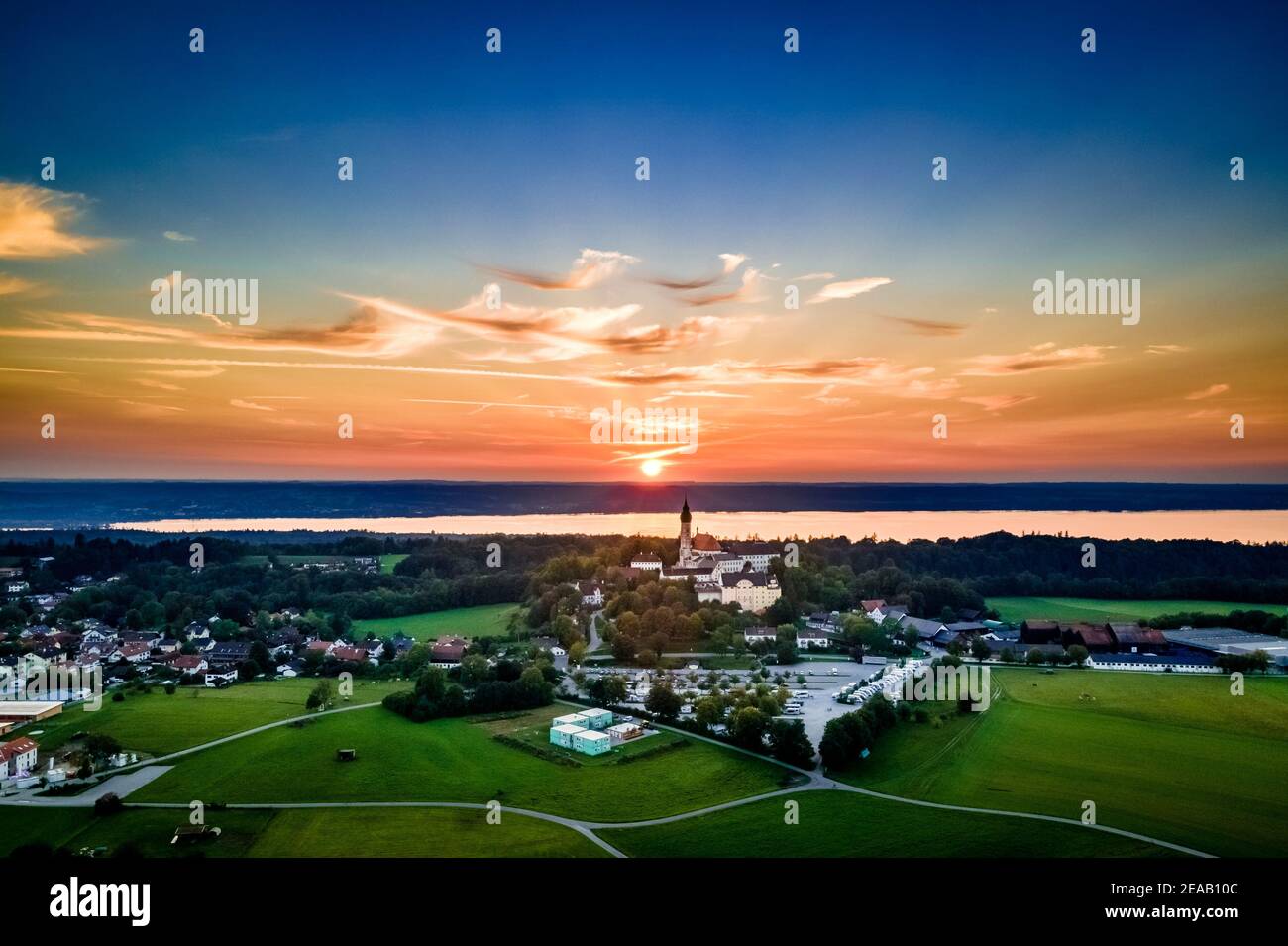 Allemagne, Bavière, haute-Bavière, Monastère d'Andechs dans la région des cinq lacs au coucher du soleil Banque D'Images