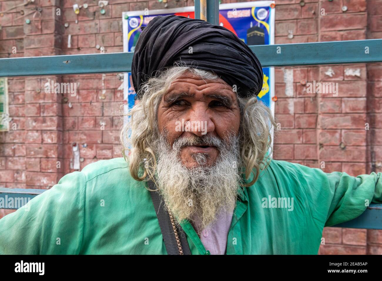 Sufi Homme au Sanctuaire de Baba Bulleh Shah, Kasur, Punjab, Pakistan Banque D'Images