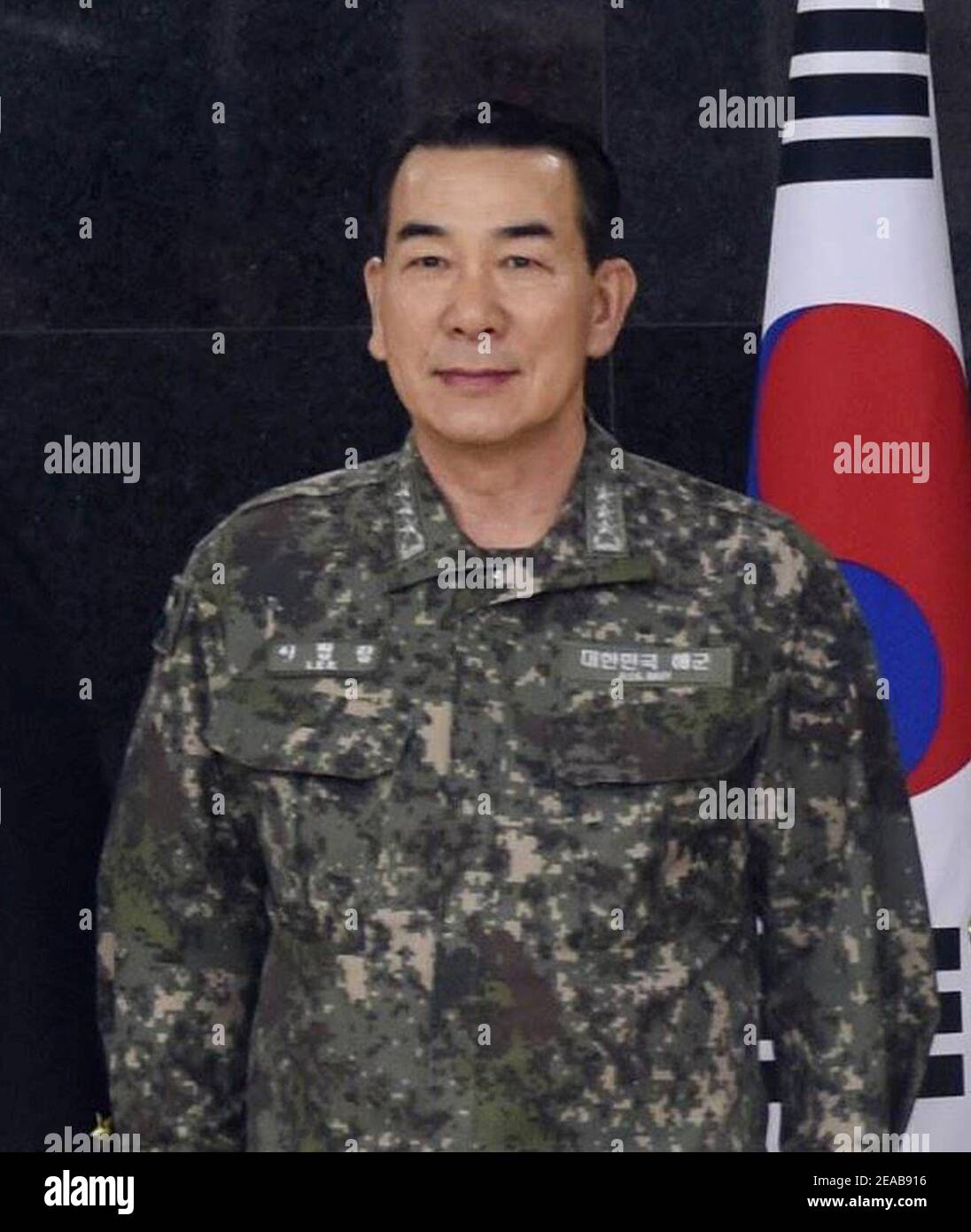 Marine (ROKN) Vice-amiral Lee Beom-RIM 해군중장 이범림 (US Navy photo 170404 Banque D'Images