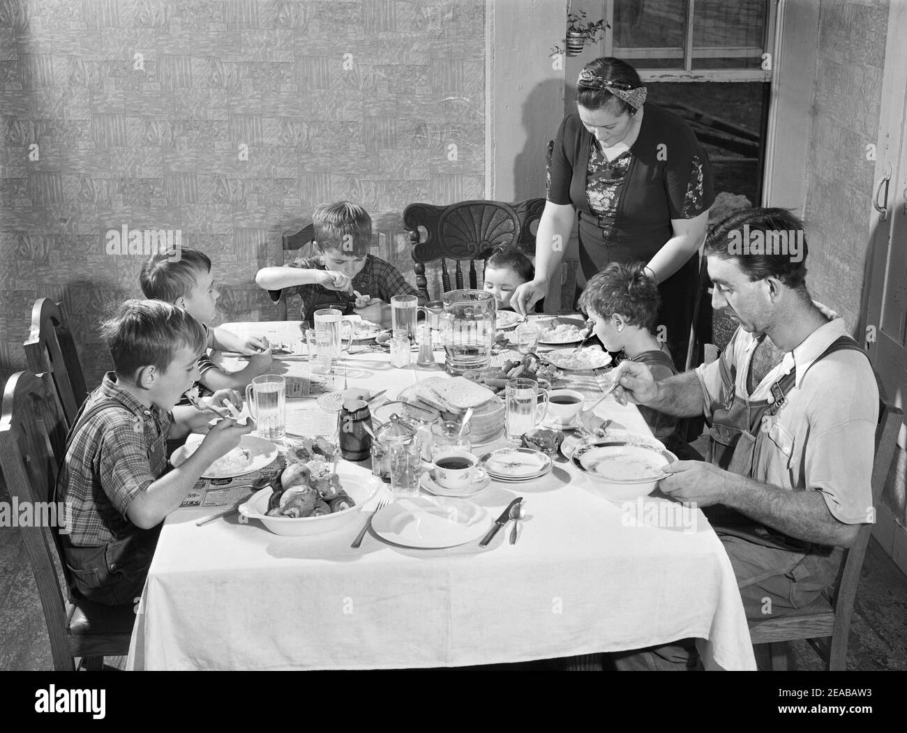 Gaynor Family à Dinner on leur Farm, Fairfield, Vermont, États-Unis, Jack Delano, Administration américaine de la sécurité agricole, septembre 1941 Banque D'Images