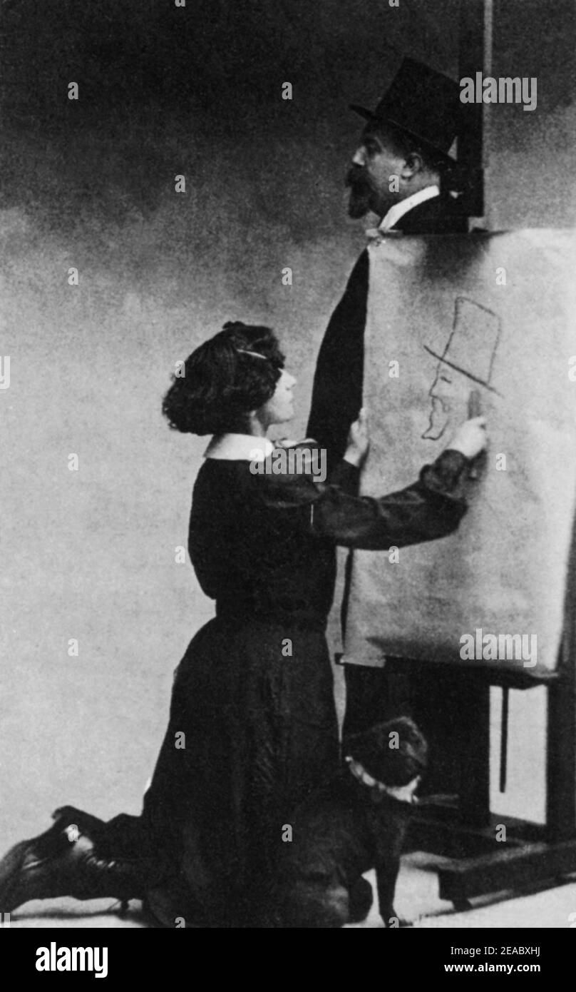 1900 environ Paris , France : la célèbre écrivaine française COLETTE Willy ( née Sidaonie Gabrielle Colette - 1873 - 1954 ) avec le groupe WILLY Gauthier . Photo de Henry Manuel ( 1874 - 1947 ). - Villars - SCRITTRICE - SCRITTORE - LETTERATO - LITTÉRATURE - LETTERATURA - profilo - profil - portrait - ritrato - BELLE EPOQUE --- Archivio GBB Banque D'Images