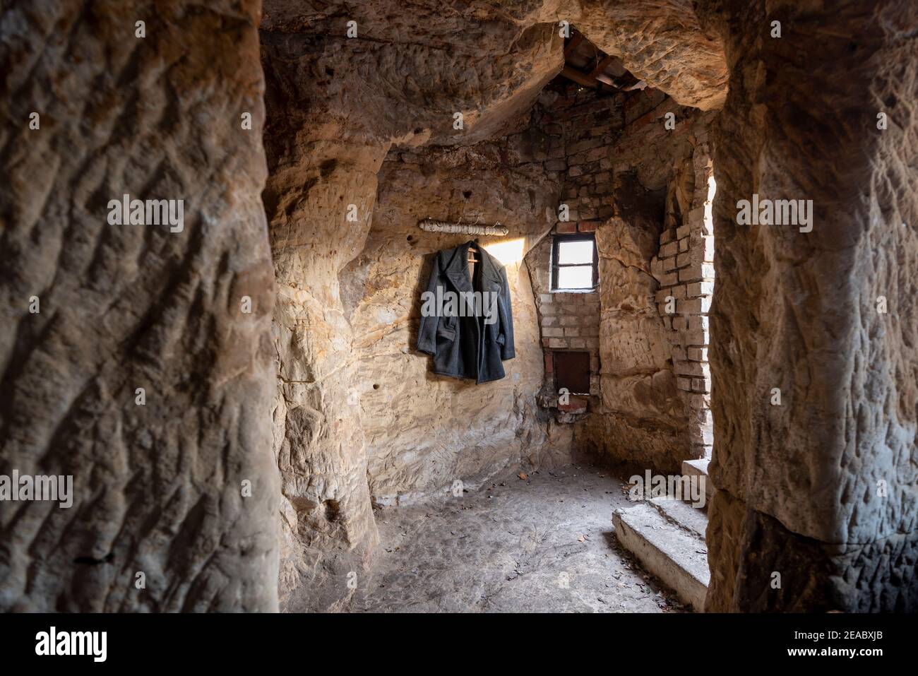 Allemagne, Saxe-Anhalt, Langenstein, vieux manteau dans une grotte, habitée jusqu'en 1916, district de Harz Banque D'Images