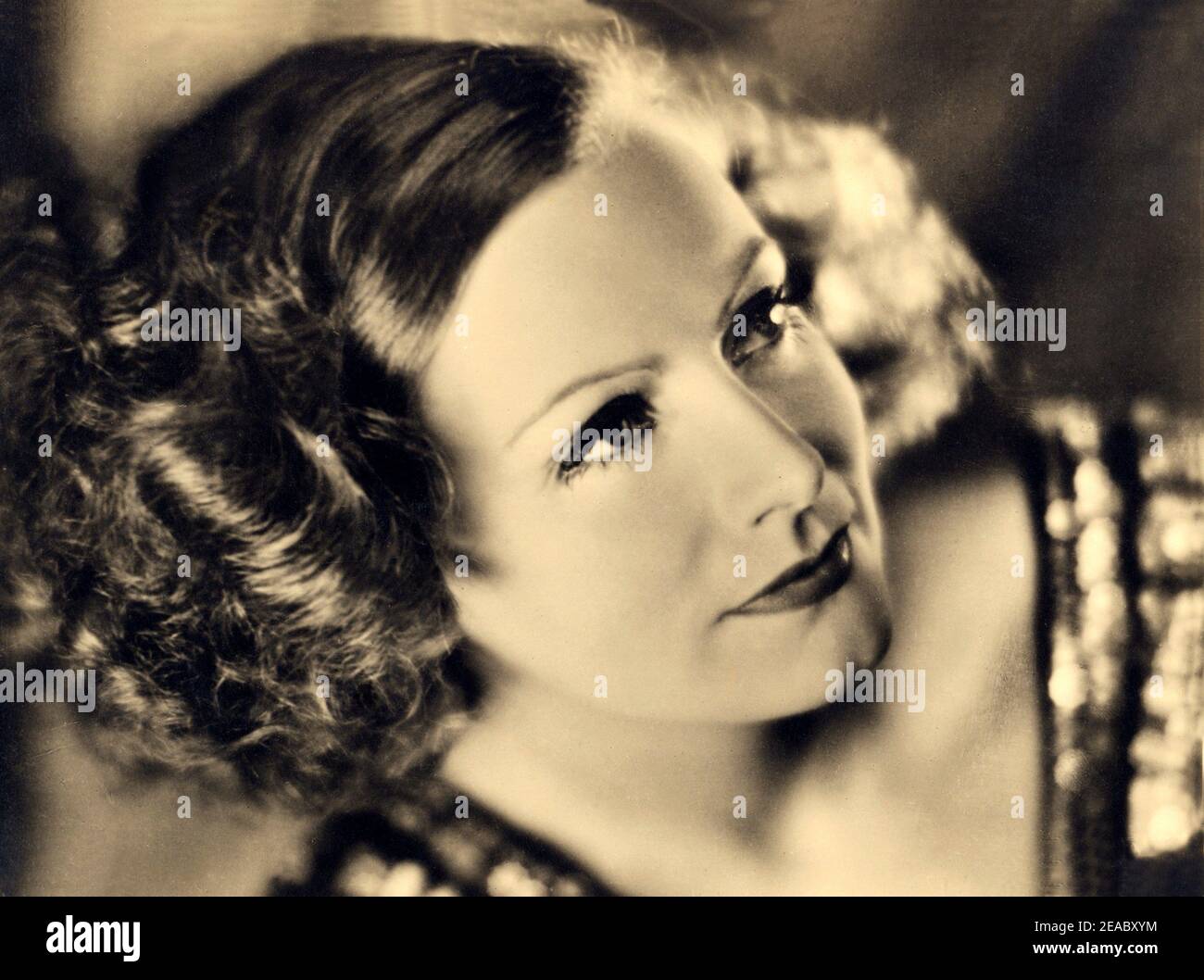 1931 , USA : l'actrice GRETA GARBO en INSPIRATION ( la modella ) de  Clarence Brown , du roman SAPHO