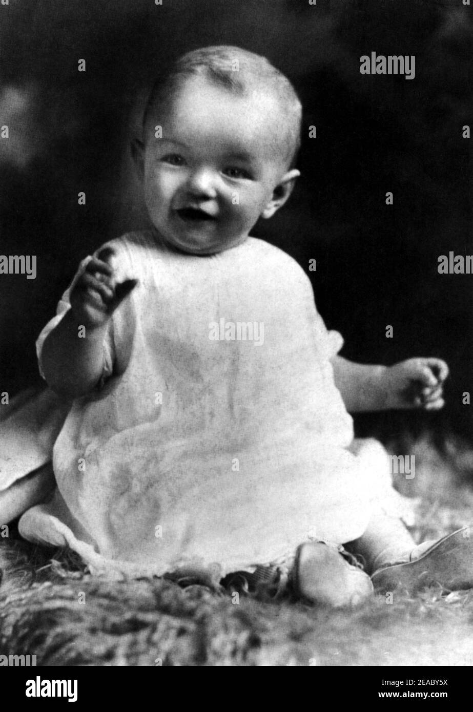 1927 , février , Etats-Unis : la future actrice MARILYN MONROE ( 1926 - 1962 ) quand était un petit enfant - FILM - CINÉMA - FILM - attice - jeune - célébrités - célébrité - célébrité - celebità attori da piccoli giovani bambini - bebè --- Archivio GBB Banque D'Images