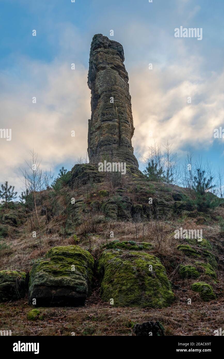 Allemagne, Saxe-Anhalt, Halberstadt, falaises de grès dans le Klusbergen, chaîne de montagnes dans le Vorharz avec des formations de grès bizarres. Banque D'Images