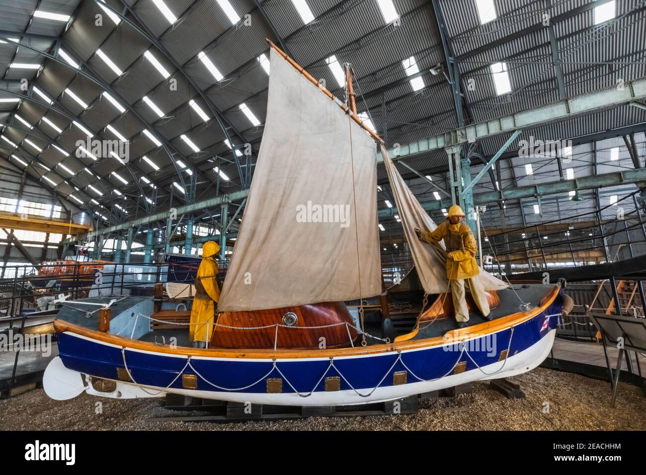 Angleterre, Kent, Chatham, The Historic Dockyard, RNLI Lifeboat Museum, exposition des bateaux de sauvetage historiques Banque D'Images