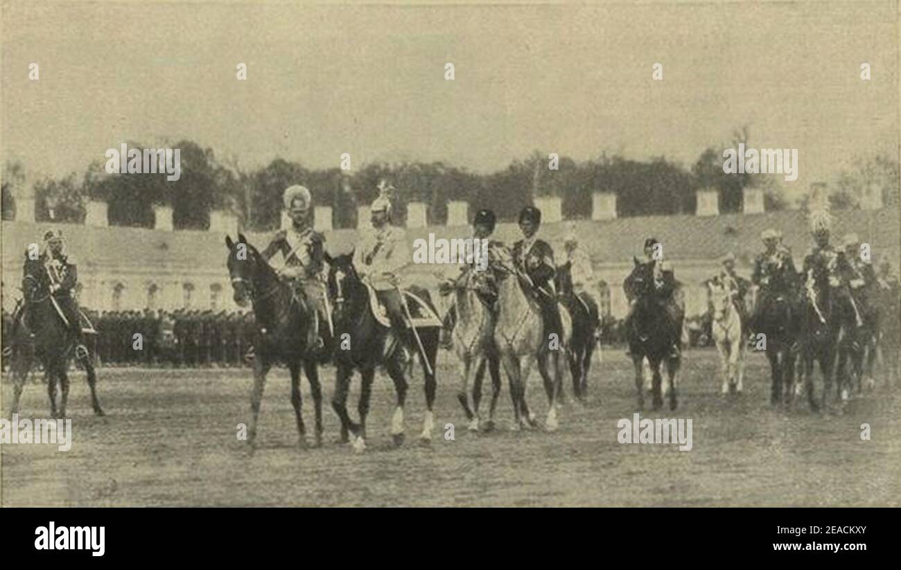 Nicolas II de Russie et Prince August Wilhelm de Prusse sur le défilé militaire. Banque D'Images