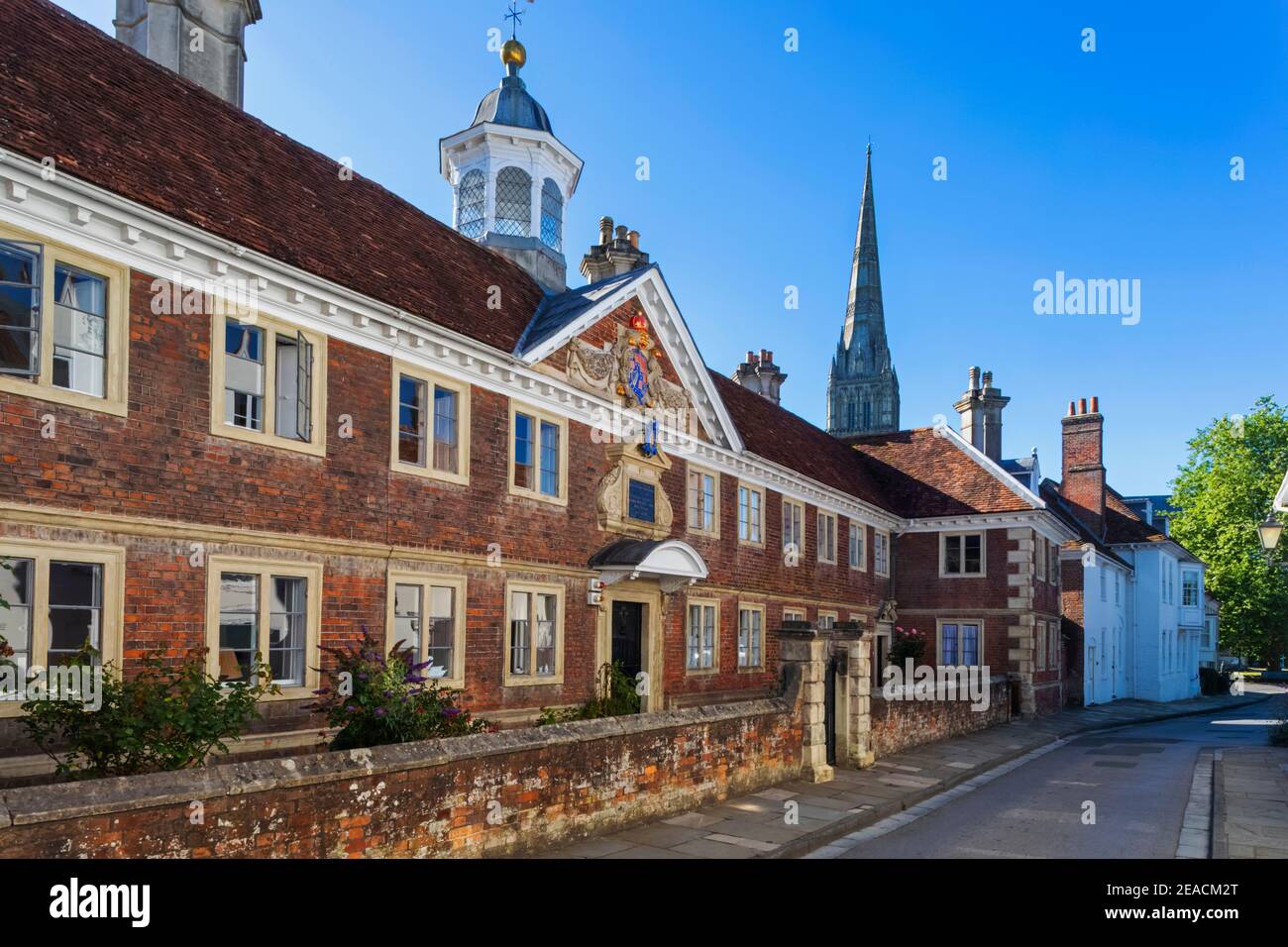Angleterre, Wiltshire, Salisbury, Salisbury Cathedral Close et Cathedral Spire Banque D'Images