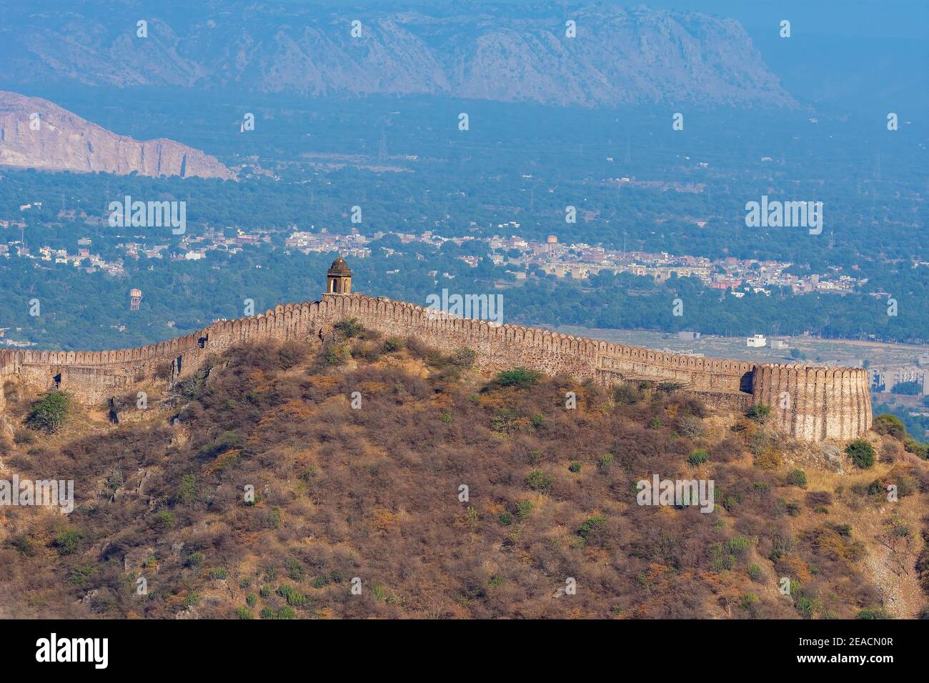 Vue sur la ville de Jaipur depuis le fort qui a été utilisé par les rois pour observer les activités en ville Banque D'Images