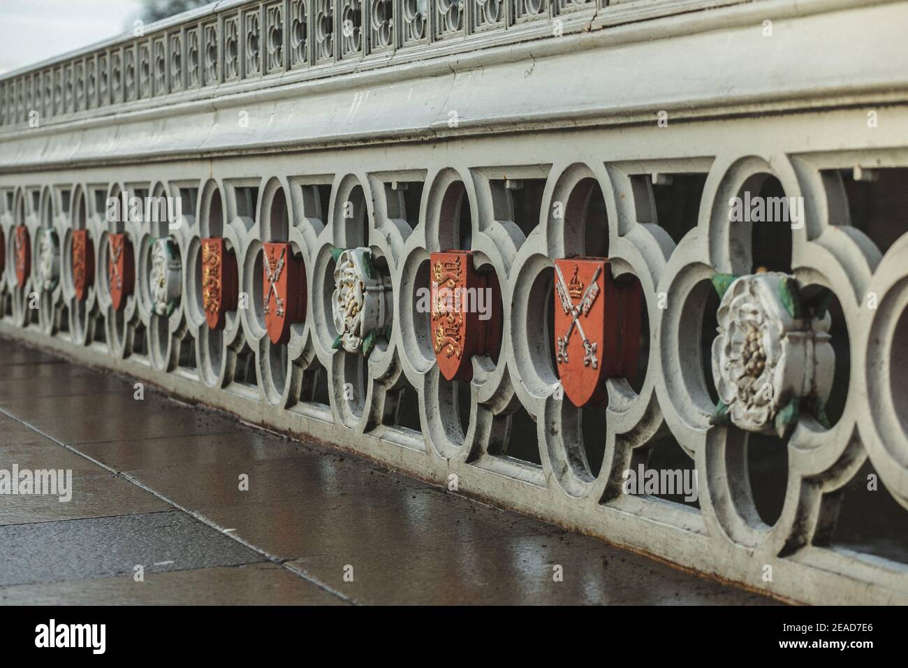 Parapet orné de Lendal Bridge à York, North Yorkshire, Angleterre, Royaume-Uni. Banque D'Images