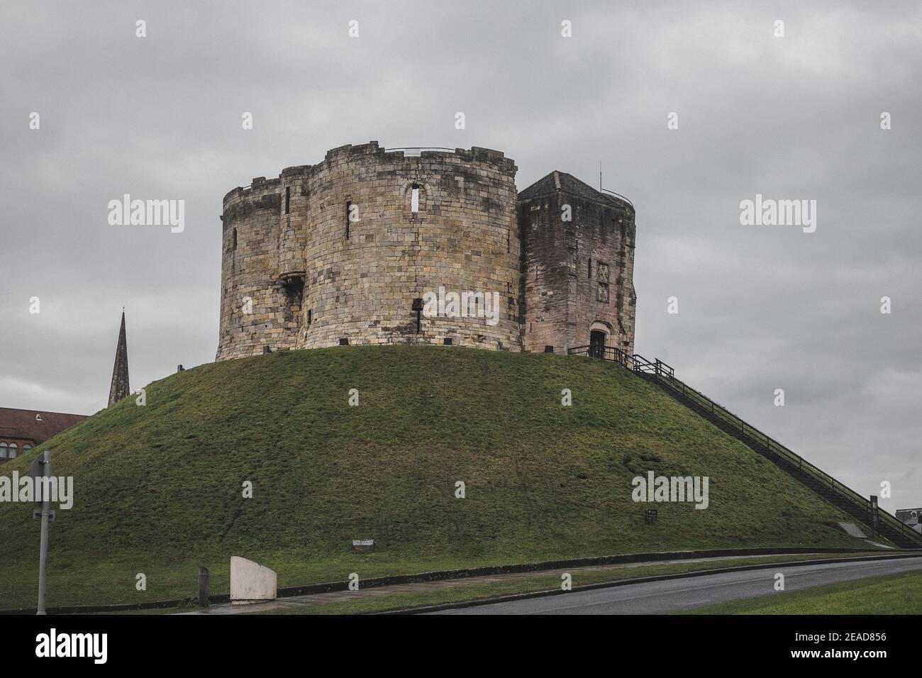 Clifford's Tower à York, Yorkshire, Angleterre, Royaume-Uni. Banque D'Images