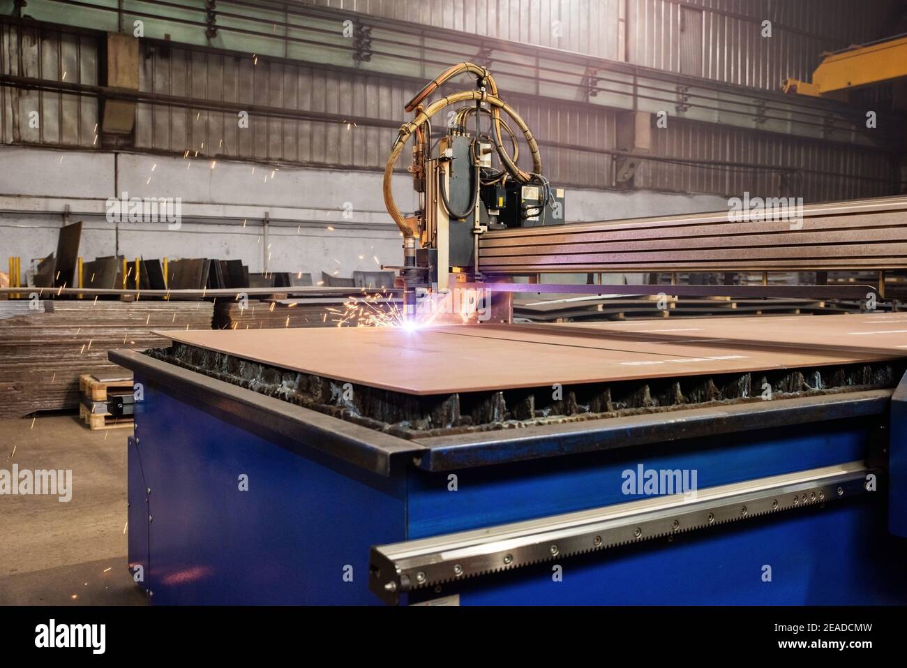 Machine de découpe au laser métallique CNC à commande numérique Banque D'Images